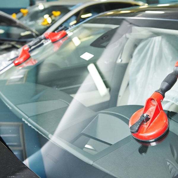Auto glass service to contact when windshield is shattered  in Glendale
